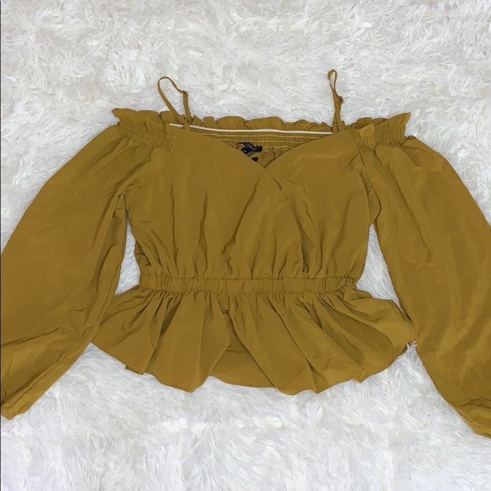 Top cold shoulder
